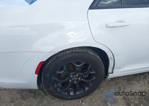 2019 Chrysler 300 300S Awd z USA, uszkodzony, nr VIN 2C3CCAGG1KH631503